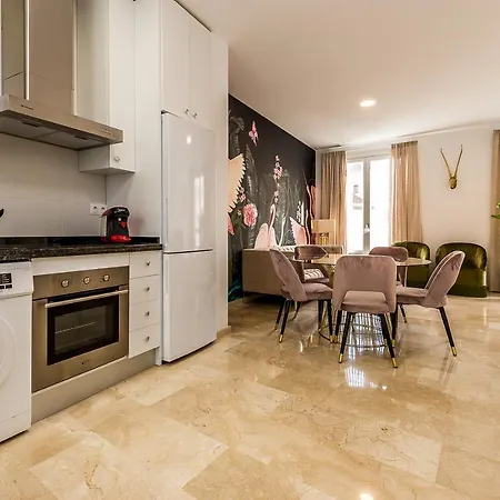 San Francisco Plaza Apartment